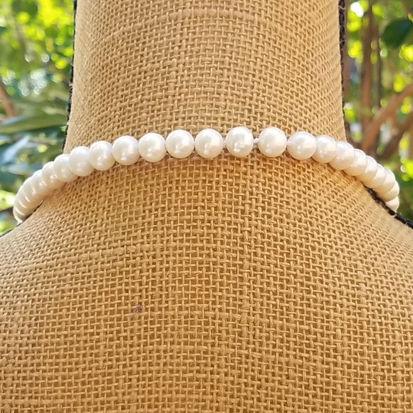 Pearls with Clear Acrylic Pieces💋💋 - Picture 5 of 5